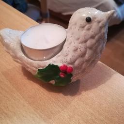 Kleiner Vogel als Teelichthalter von Partylite. Wäre für Weihnachten gedacht, jedoch für's ganze Jahr genauso zu verwenden.
Wird privat verkauft und keine Garantie