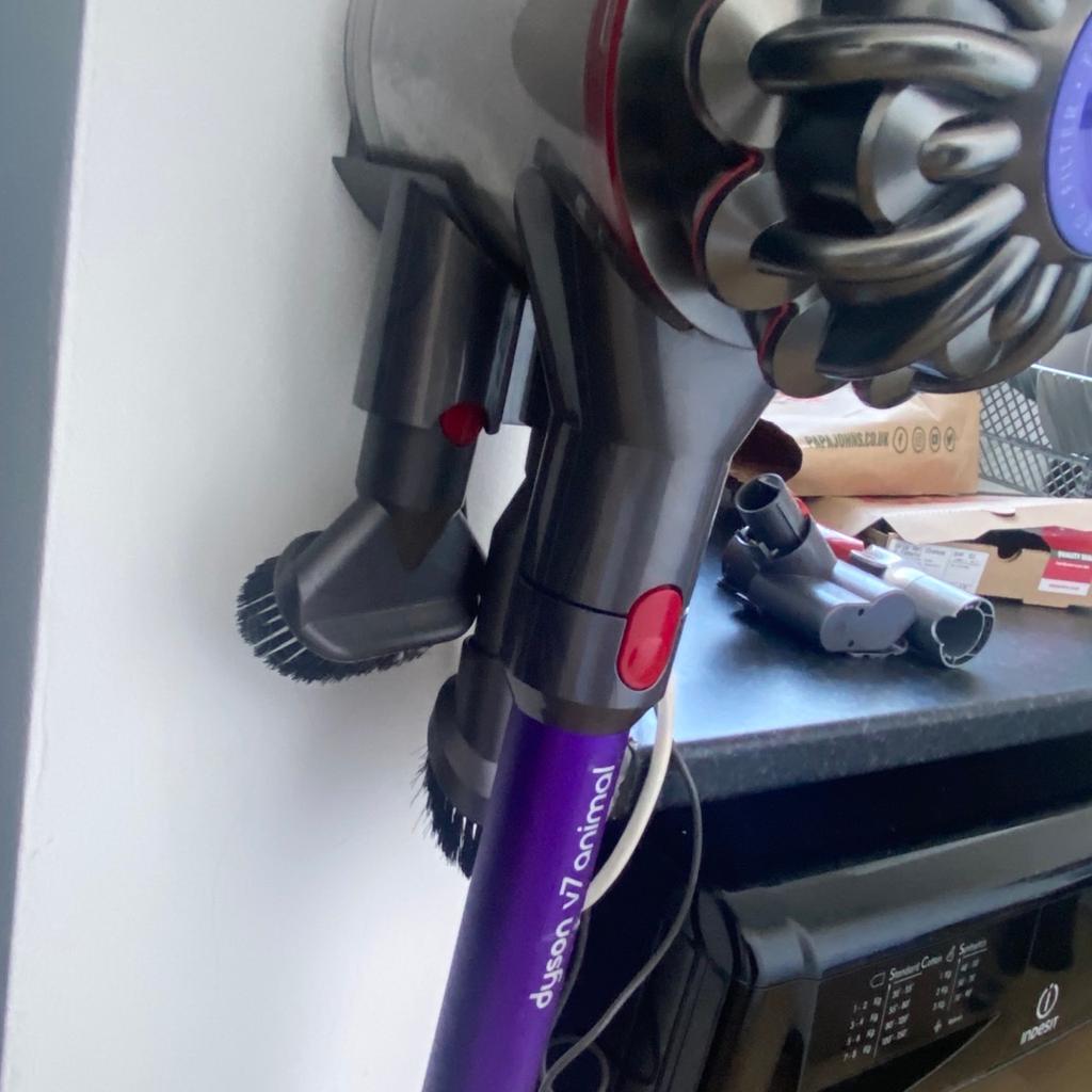 Dyson V7 with attachments