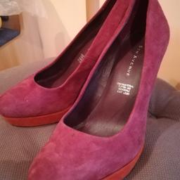 Damen Schuhe, Größe 37, Absatzhoehe 10 cm. Am Bild schaut die Farbe etwas rosa aus, jedoch die wirkliche Farbe ist lila mit Absatzfarbe orange. Kein einziges Mal getragen, sind mir zu klein und Farbe gefällt nicht. Rauhleder 
Wird privat verkauft und keine Garantie