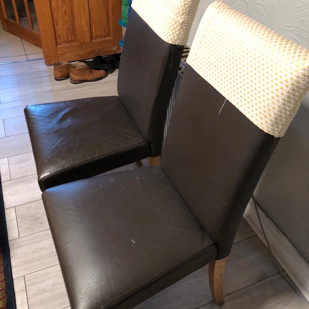 Read description and See pictures

2 Dinning chairs
Quality real leather brown
And very good steady solid chairs

Unfortunately when was stored in shed Mose bit on chairs 🪑

Over all chairs condition very good for that reason we made this covers