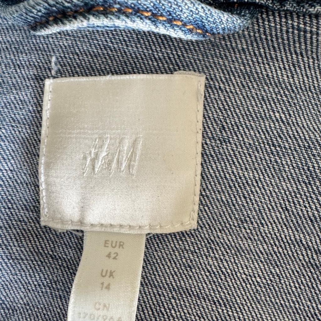 Jeansjacke von H&M in der Gr. 42

Selten getragen! Keine Flecken oder Beschädigungen vorhanden!

Privatverkauf!
Versandkosten trägt der Käufer!
Vergesst bitte nicht, meine weiteren Anzeigen durchzustöbern! 🙂
