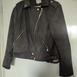 warehouse denim like jacket
size 16
greyish colour
zipper design on sleeve