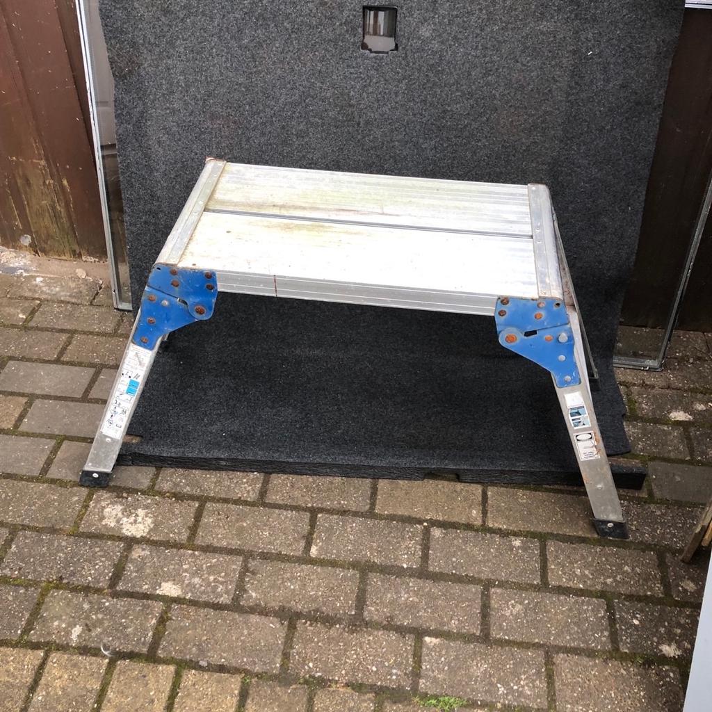 Aluminium Work Platform stool
Unfortunately Not been used but it was outside in the rain