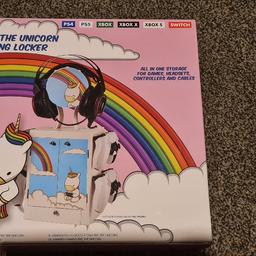 Numskull Eric the unicorn gaming locker.
Holds up to 10 PS4 or Xbox games and movies.
Hang up to 4 controllers.
Securely holds your headphones on the top.
The bottom draw for cables, remotes and other equipment.
Front doors that open and close, with Eric the Unicorn and Rainbow design.

Brand new!!!
£10!!!
no offers