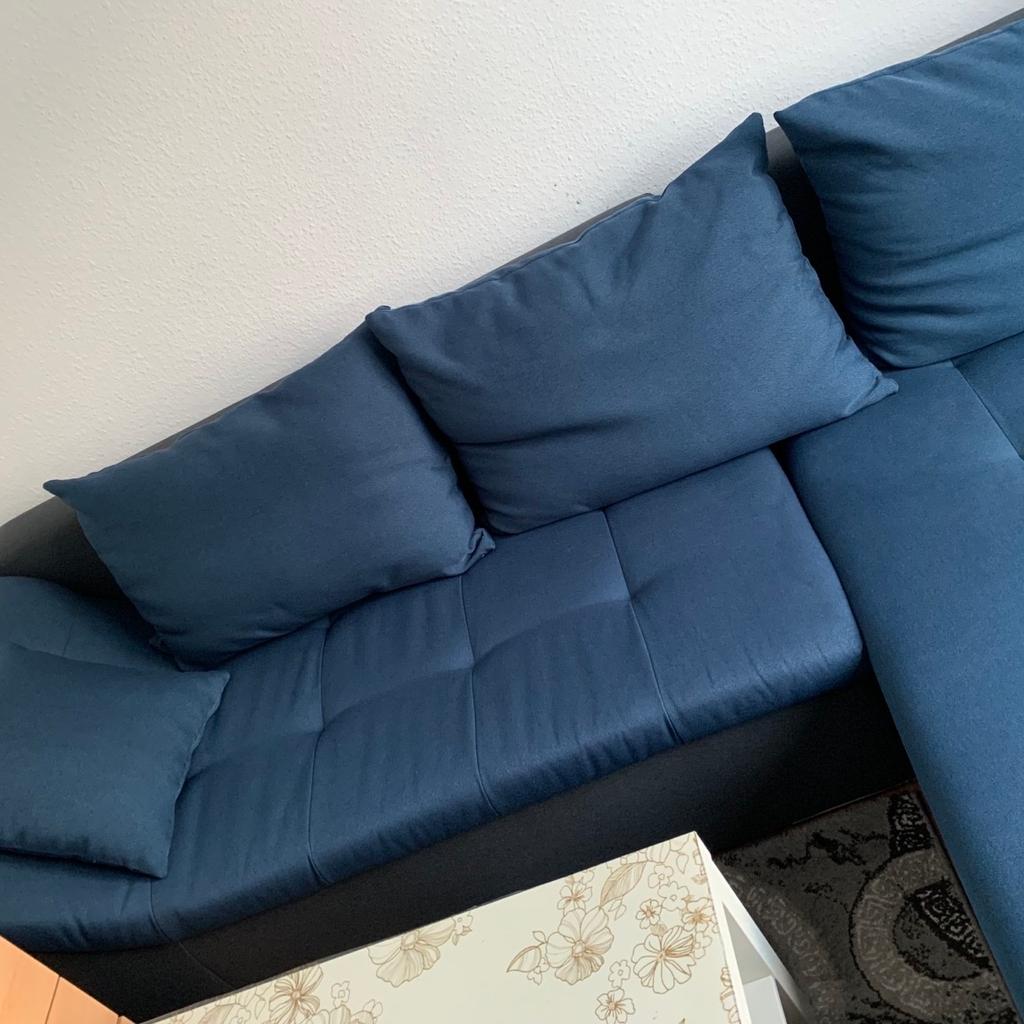 Sofa / Couch mit Bettfunktion

Wie neu, keine Schäden

Mit Staufunktion

3x große Kissen (blau)
1x kleiner Kissen (blau)

2,75m x 1,95m

Preis 490€ VB
Abholung in Köln Vingst