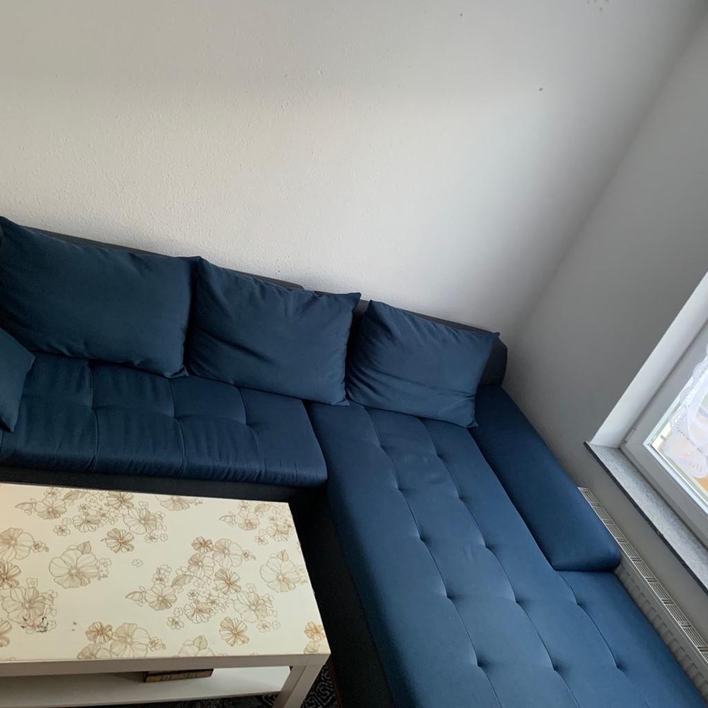 Sofa / Couch mit Bettfunktion

Wie neu, keine Schäden

Mit Staufunktion

3x große Kissen (blau)
1x kleiner Kissen (blau)

2,75m x 1,95m

Preis 490€ VB
Abholung in Köln Vingst