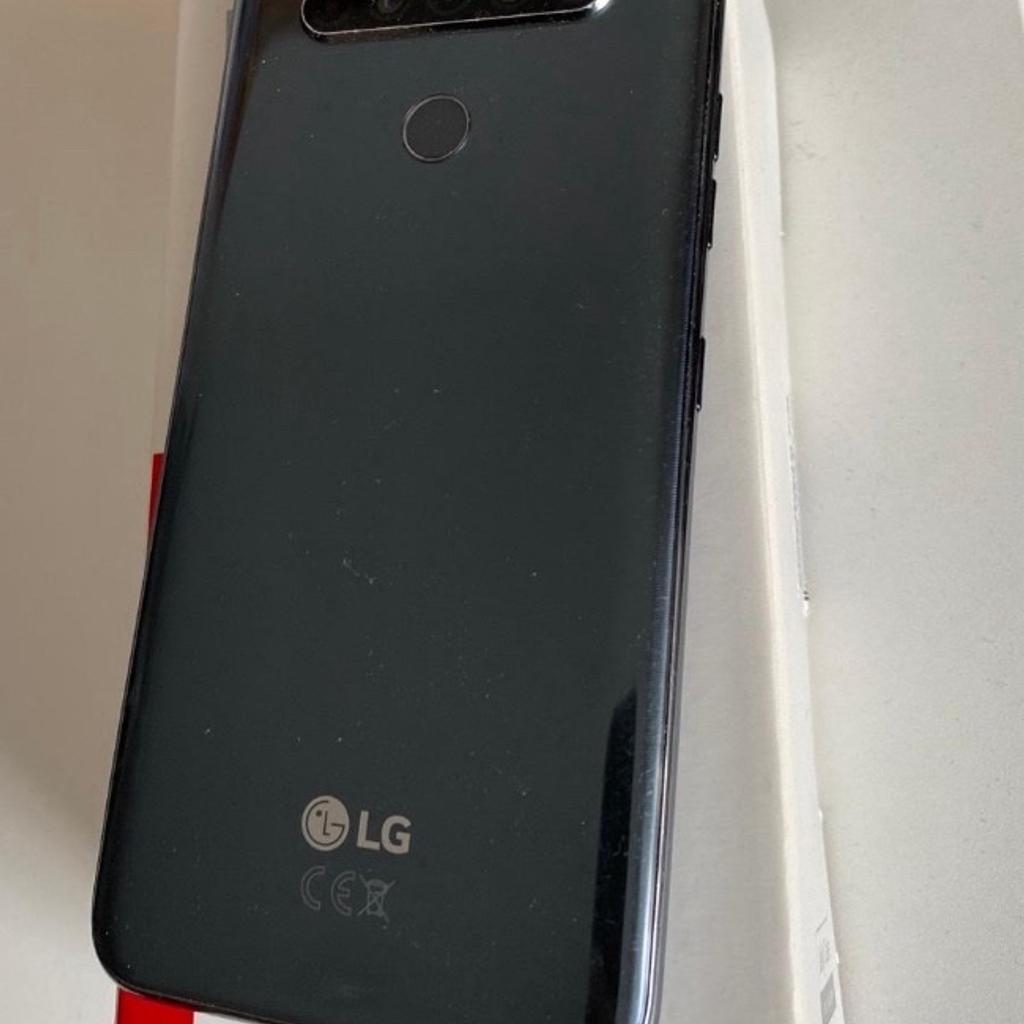 Das LG K61 ist ein gebrauchtes Smartphone ohne Simlock und mit Dual-SIM-Funktion. Es verfügt über eine Quad-Kamera mit Auflösungen von 48,0, 5,0, 2,0 und 8,0 Megapixeln sowie über einen Gyroskop-, Näherungs- und Fingerabdrucksensor.
Mit einem Octa-Core-Prozessor und 4 GB RAM ist das LG K61 schnell und leistungsstark. Das Betriebssystem ist Android und der interne Speicher beträgt 128 GB, der mit einer MicroSD-Karte erweitert werden kann. Das Smartphone hat eine Bildschirmgröße von 6,53 Zoll und ist in der Farbe Titan erhältlich. Es ist mit Bluetooth, 4G, Wi-Fi, NFC und USB Typ-C ausgestattet.
Schreibfehler und Irrtümer sind vorbehalten.
Das Display hat ein kleinen Riss aber mit einem Panzerglas weiterhin kann es weiter geschützt werden.

Verkaufe nur das Gerät ohne OVP und ohne Ladegerät

Privatverkauf
Keine Garantie und kein Rückgaberecht