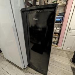 Small black larder fridge
Swan brand. 
good condition. works very well.

55cm width
56cm depth
142cm height

£45

Can deliver for an extra charge (depending on mileage)
