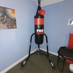 like new,barely used. pro power boxing bag and gloves and everlast floor stand.
selling as isn't used.
will be dismantled for collection