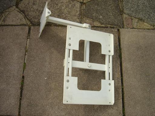 Buy & Sell Essex Epping Forest - Photos for TELEVISION SPEAKER METAL WALL BRACKET £3