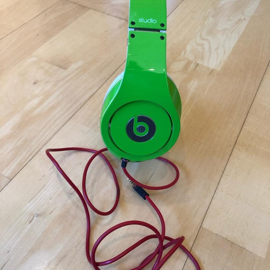 Grüne Beats by Dr.Dre
mit Kabel, einklappbar, mit Schutzhülle
Originalverpackung vorhanden
selten benutzt, Zustand wie neu