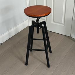 Kitchen stool 
I’m very good condition
Adjustable height. Current height is 71cm

Collection only in Soho