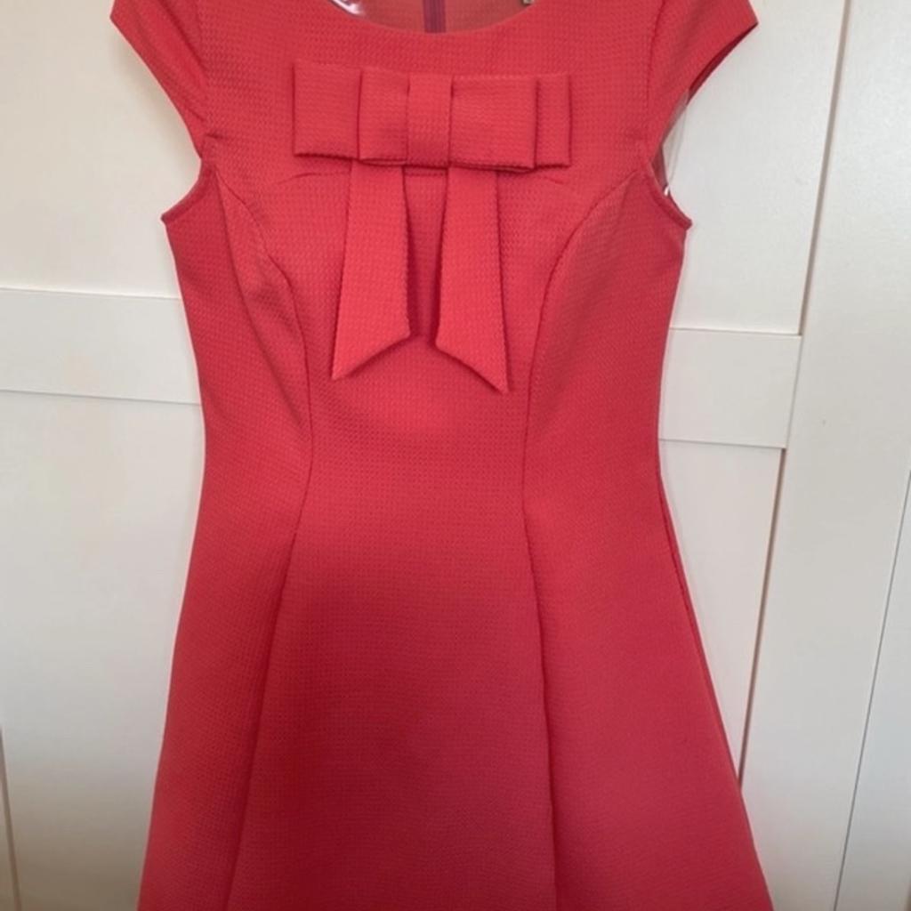 Job lot of women’s clothing including dresses from river island, Jane Norman etc some new with tags others as new
Mainly size 6-8 ideal for Vinted, car booting etc
£20 collect Hollingwood for lot