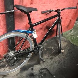 (S) in size all working has both breaks and has a flip flop wheel so it’s single speed and fixed wheel what ever one u like comes with front and back lights
