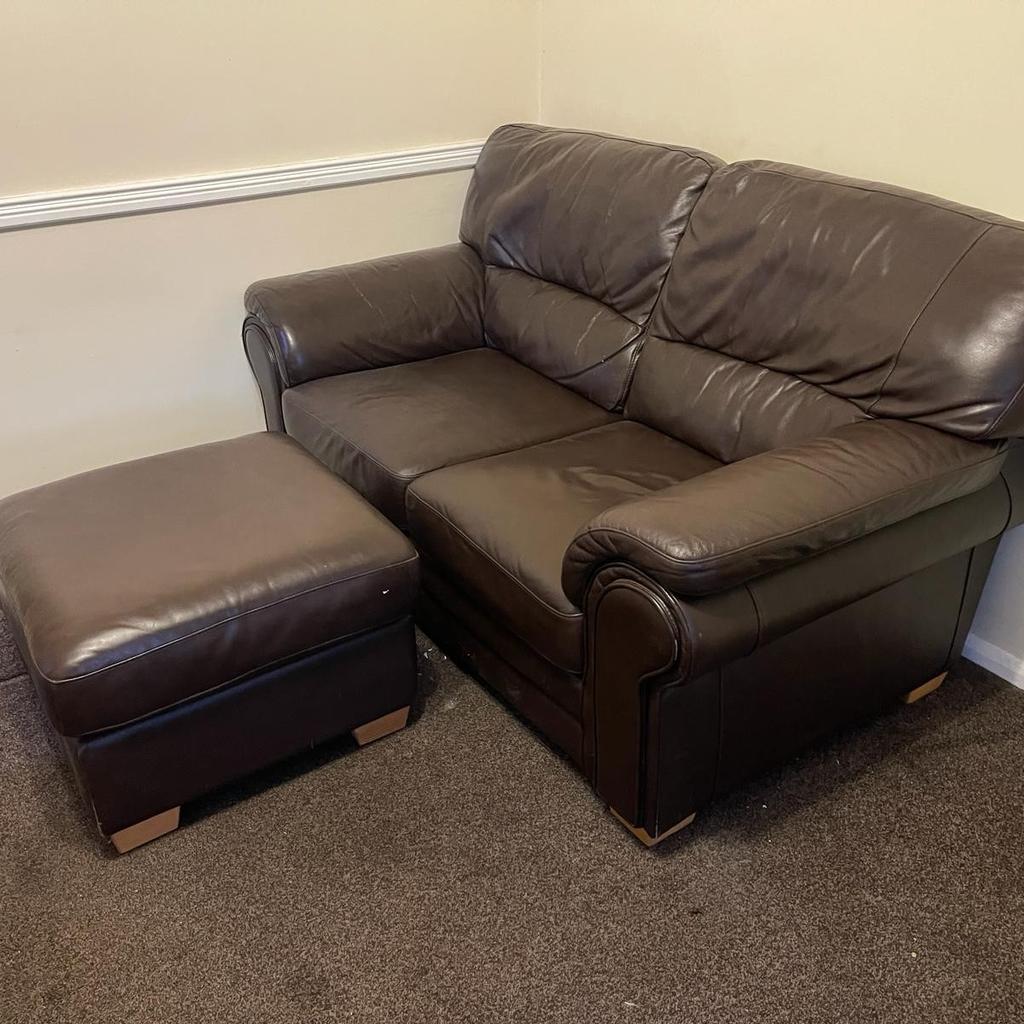 2 seater genuine strong leather sofa.
Very good condition. With footstool.
170cm x 90cm