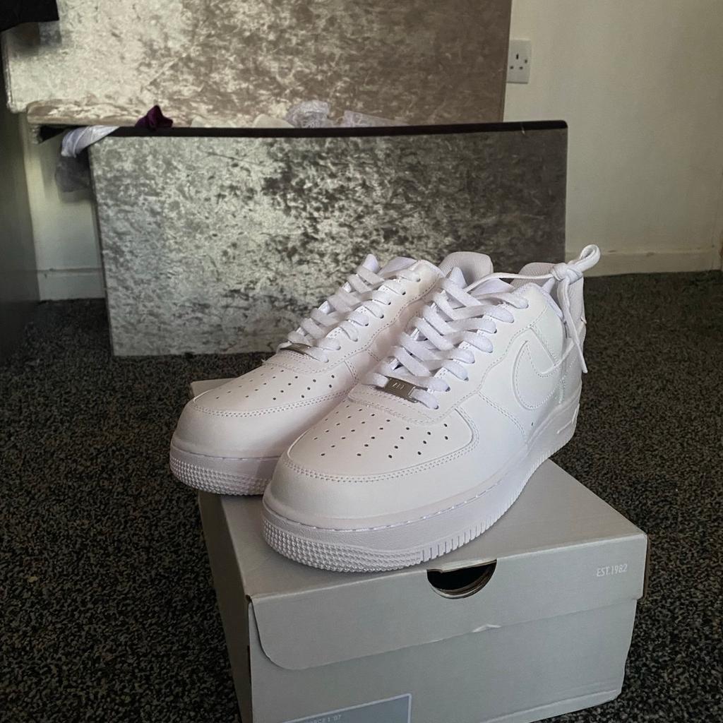 Brand new
Got 3 size8, 3 size9 and 2 size10 available