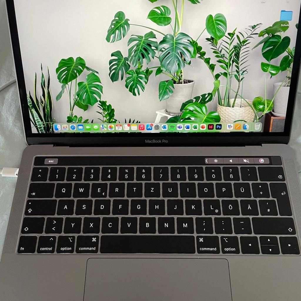 MacBook Pro 13‘‘
2019 Modell
Mit Touchbar
2020 gekauft und funktioniert einwandfrei, keine Kratzer und gute Akkuleistung
Preis Verhandelbar
