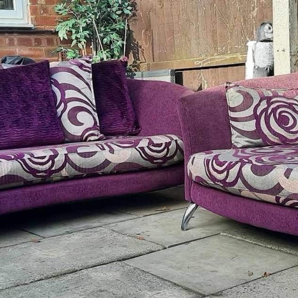 Excellent condition sofas, includes 3 seater and a cuddle chair.

Clean, no rips or damages.

Measurements:
225x100cm , 165cmx100cm

Collection in WV10 or Delivery available with van man for xtra (send postcode for quote).
