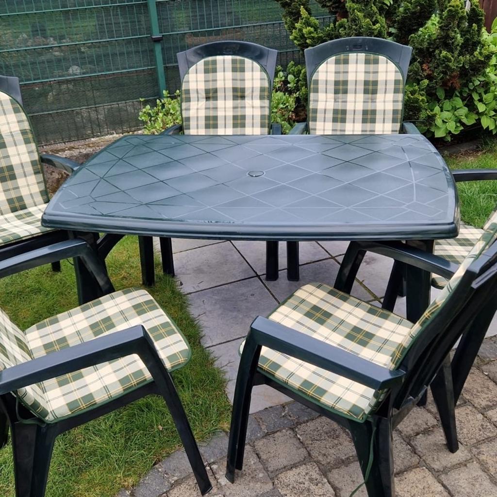 Hiermit verkaufe ich mein Garten Set mit Tisch 6 Stühlen und 6 Auflagen, siehe Bild.
Stühle und Tisch sind in einem guten Zustand und kaum gebraucht.