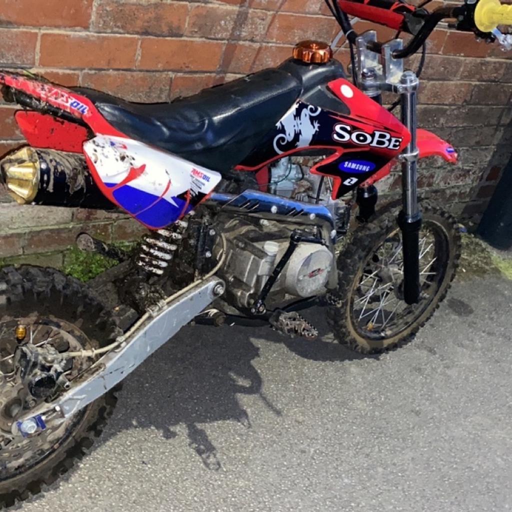 Had all brand new parts gasket wheels head piston spark has a race 140 carb on it 4 gears all up rapid bike £430ono offers swaps nothing stupid collection only Doncaster