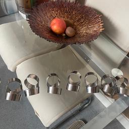 10 x silver metal napkin holders
Purchased from marks and Spencer couple years ago. Never used.
Great for decorating table and for festive occasions.

Collection from Holloway Odeon Cinema

Any questions ask away.

No time wasters.

Have a look at my other items. Discount on multiple items
