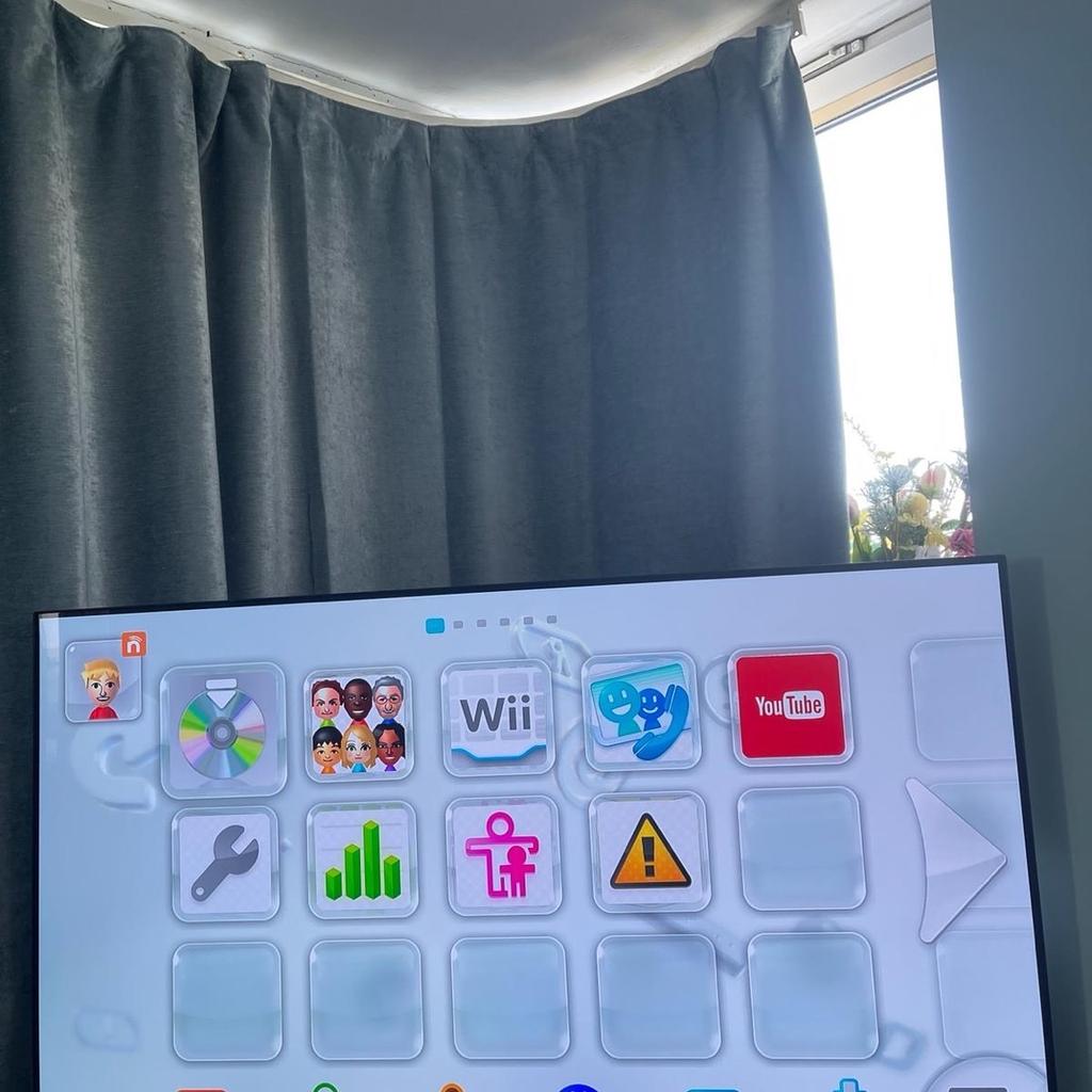 Nintendo WiiU bundle
Limited edition
Works perfectly
extra pro controller + 8 games.
The game pads charger is faulty a new one can be bought of eBay for £5
Offers accepted
Collection only
Thanks for viewing my ad!