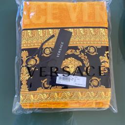 Asciugamano Towel Versace linea Baroque
Oro gold
Versace Medusa
Misure 105 x 60 cm