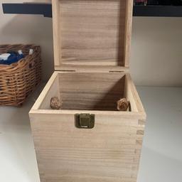 Wooden storage box in great condition.

20cm height x 15cm length x 15cm width 

Collection only.