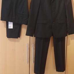 Verkaufe schwarzen Anzug von H&M. Sakko 164
Hose 170
Hose 164 noch mit Etikett

wurde nur 1x getragen.

Dies ist ein Privatverkauf - keine Gewährleistung,  kein Rückgaberecht.