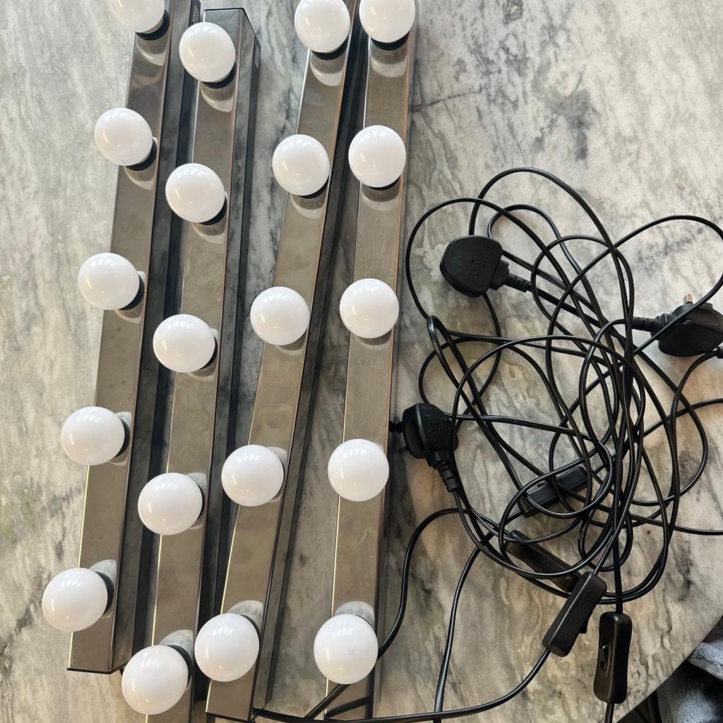 4 large vanity table lights all in perfect condition. Comes with the bulbs. All of the plugs work. Happy for customer to turn them on and test on arrival. Also selling vanity table and Chair on my page