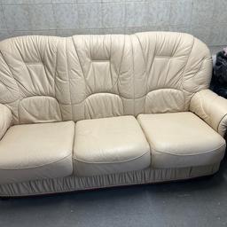 Sofa ist ca. 180 lang
Selbst abholung