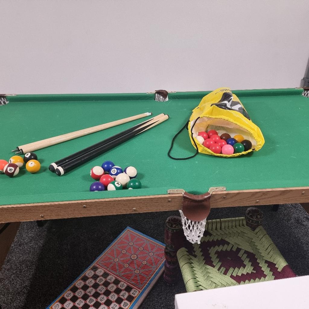 good condition snooker/pool table comes with snooker balls and pool balls, 2 sticks and the chalk. length of table is 80cm, width is 37.5cm. Although I have said collection only, I can deliver for a fee.
