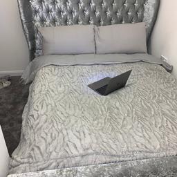 Grey/Silver Chesterfield Style Bedframe and Headboard with winged ends.

KING SIZE

Steam cleaned before dismantled.

All fixtures and wooden pallets included.

Ready for collection.