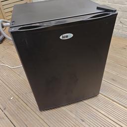 IceQ 70 Litre Compact Counter Top Table Mini Drinks Fridge in Black.

43.5D x 47W x 63H centimetres

A* Rated.