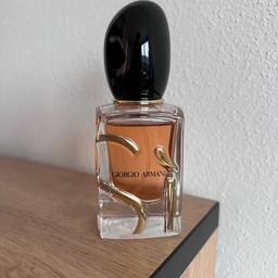 Verkaufe neuwertiges Giorgio Armani - Sì Intense Damen Eau de Parfum.

Wurde nur 2x verwendet - wie neu!

Inhalt: ca. 29 ml

Privatverkauf, daher keine Rücknahme oder Garantie.