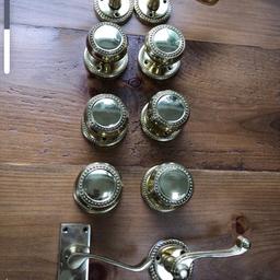 5 pairs of gold interior door handles
See pictures as some don’t match, bits of paint on some but other than that all very good condition