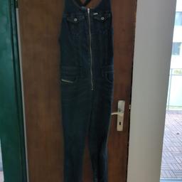 Jeans Latzhose von Diesel in Größe L (ich trage normalerweise M)
stretch jeansmaterial