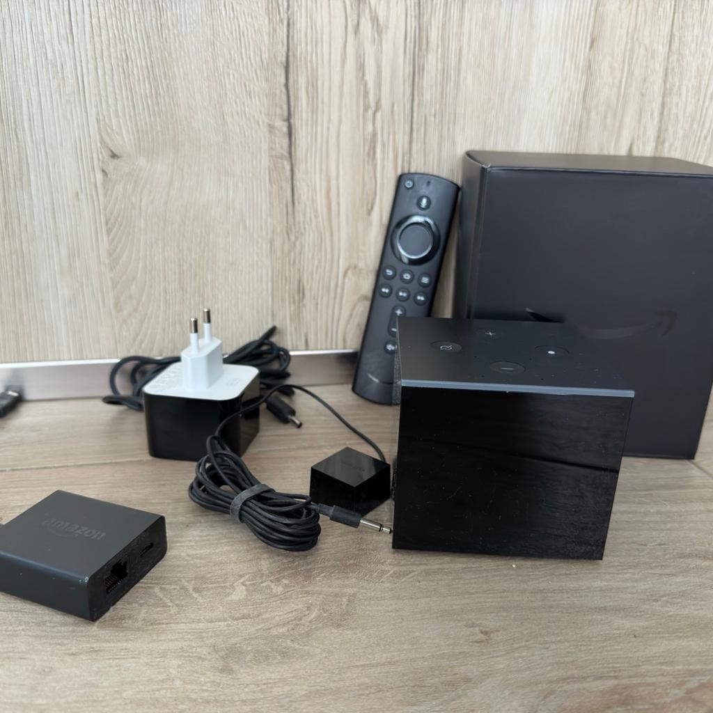 Fire TV Cube (2nd Gen) 4k (A78V3N)

Nur wenig benutzt. Voll funktionsfähig.
Inkl. Netzteil, Ethernet Adapter, Fernbedienung, Mikrofon
