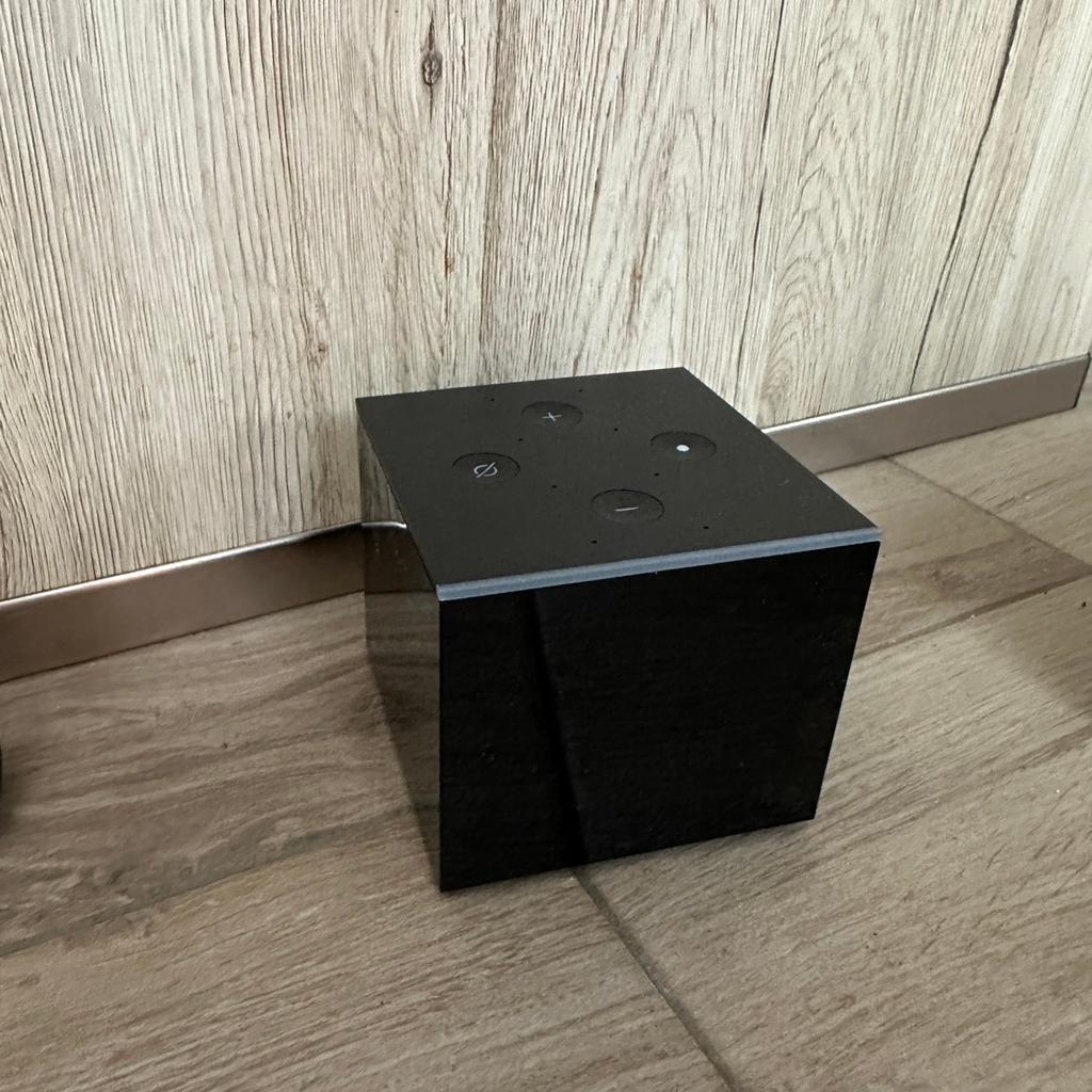 Fire TV Cube (2nd Gen) 4k (A78V3N)

Nur wenig benutzt. Voll funktionsfähig.
Inkl. Netzteil, Ethernet Adapter, Fernbedienung, Mikrofon