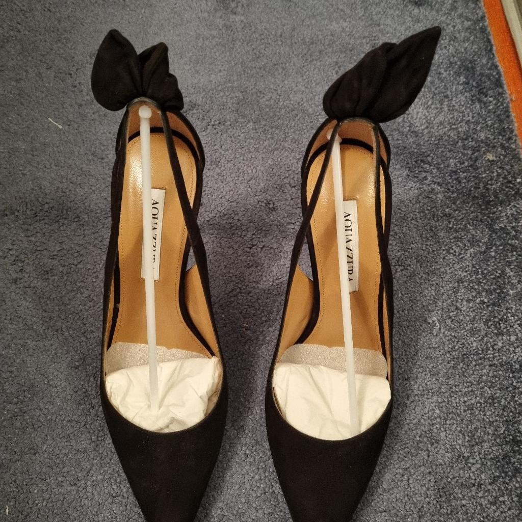 Elevate your shoe collection with these stunning Aquazzura Bow Tie Pumps. Crafted from luxurious black suede, these heels feature a delicate bow accent and trendy tie closure. Perfect for any formal occasion, these pumps will add a touch of elegance to your outfit. With a size of 6 (39), they are suitable for women who want to make a statement with their footwear.

These have only been worn once and are in perfect condition (apart from the worn soles as shown in the photo)