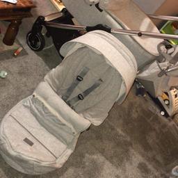 Mammas and pappas xt3 in excellent condition comes with 
Seat unit
Carrycot
Footmuff 
Bag
Raincover