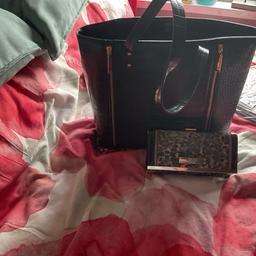 Tote bag dark green  bag £15 ono with free River island purse not bad  condition