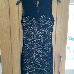 Lovely like new body con fitted dress 

Black with cream slip underneath 

Really classy 

Size 8

Check out my other items.