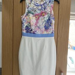 Lovely like new body con fitted dress 

Perfect for a wedding or day at the races. 

Size 10

Check out my other items.