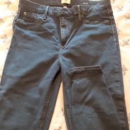River Island Molly skinny jeans. Stone wash blue denim. Size 16. (long leg). Smoke free home.

Excellent condition. COLLECTION ONLY from WV14 8BX unless live local.