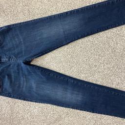 Like new pair of diesel jeans. Only worn a few times 

Size 31 w x 30 l

Check out my other items.