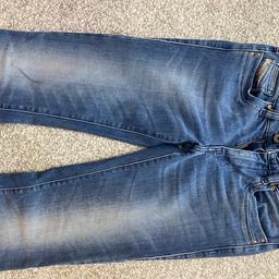 Like new pair of diesel jeans. Only worn a few times 

Size 26 w x 32 l

Check out my other items.