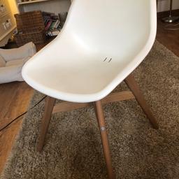 Great condition, was originally bought as an office chair, got rid of our office so it’s siting round doing nothing. Bought from ikea. Can be used as an office chair, dining chair or even a living room chair. It’s in great condition.