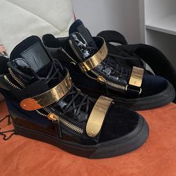 2 mal getragene Sneaker von Guiseppe Zanotti 
kommt mit Originalkarton etc
Grösse 40,5 
Preis : 150 Euro leicht verhandelbar