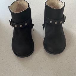 Like brand new, my little girl only wore them about 4 times. 
Size 4F
